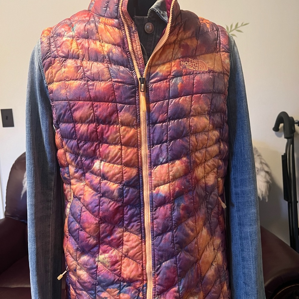 Women’s Northface Down Vest. Size M
